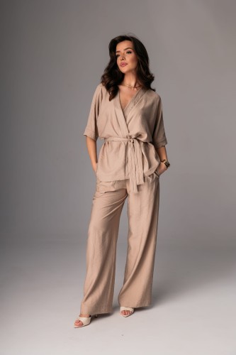 Elegancki komplet kimono + spodnie Velvet Sand w odcieniu piaskowej mocha.