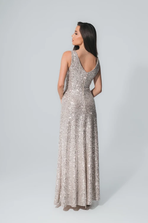 Sukienka Cindy Champagne – pełna sylwetka, elegancki look wieczorowy-tył