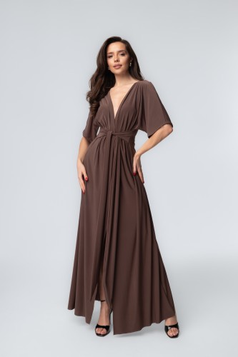 Sukienka Ella Maxi Mocca Brown – widok z przodu, dekolt V i wiązana talia